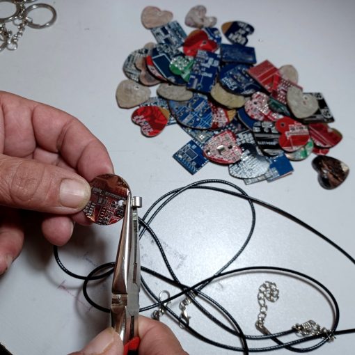 Hekkeld meg! Újrahasznosító workshop számítógép alkatrészekből