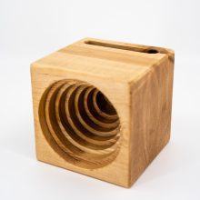 Hangfal hulladék fából, újrahasznosítva