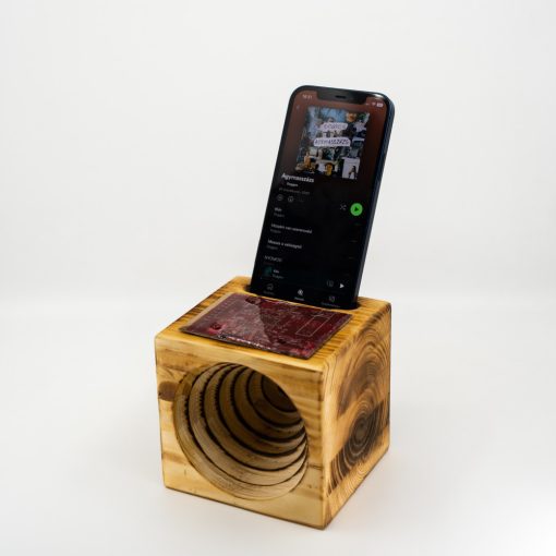 Hangfal hulladékokból- fából és nyomtatott áramkörből