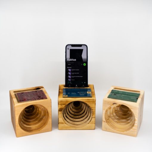 Hangfal hulladékokból- fából és nyomtatott áramkörből